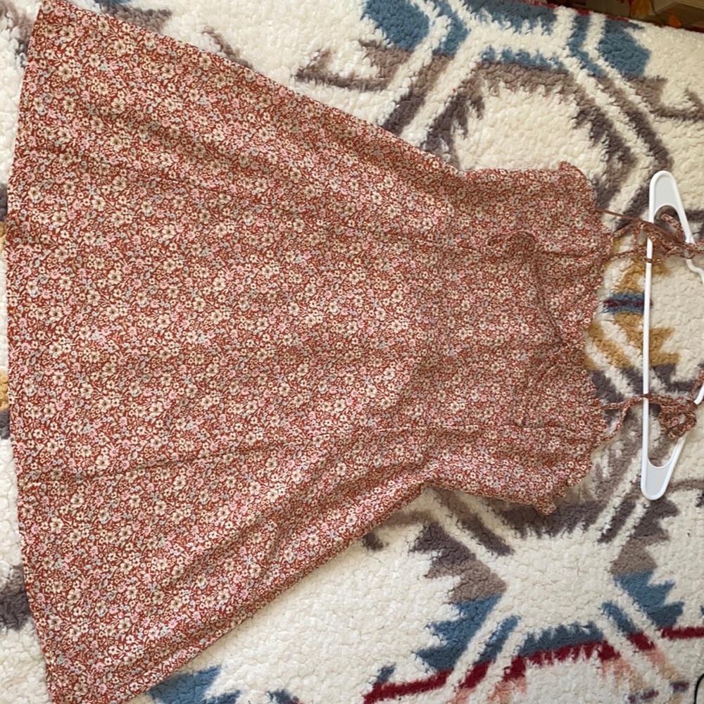 Beautiful, Red Floral Dress, perfect for a photo session, very flattering